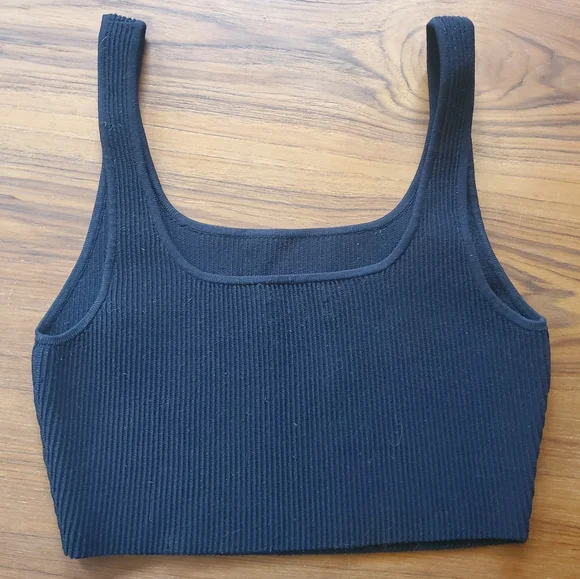 Aritzia Babaton sculpt cropped square neck tank top - Picture 2 of 6